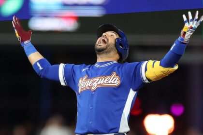 Venezuela hero Eugenio Suarez taps faith after shocking Team USA: 'All the glory is for the Lord Jesus'