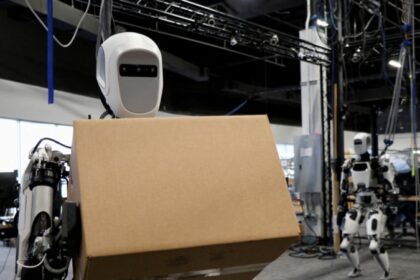 VOA Mandarin: Who has better humanoid robots, US or China