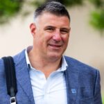 Patriots' Mike Vrabel won't attend team's pre-draft presser after photos with NFL reporter emerge: report