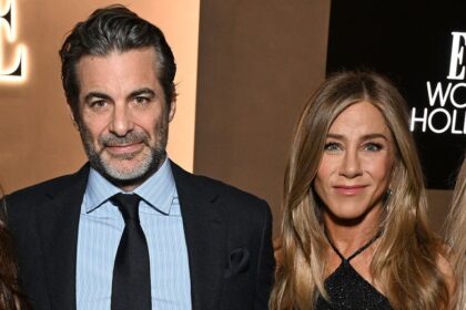 Jennifer Anistons romance with Jim Curtis faces celebrity relationship trap, expert warns
