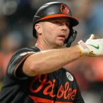 Pete Alonso burns the Mets with game-tying home run as pitcher criticizes fans for giving him curtain call