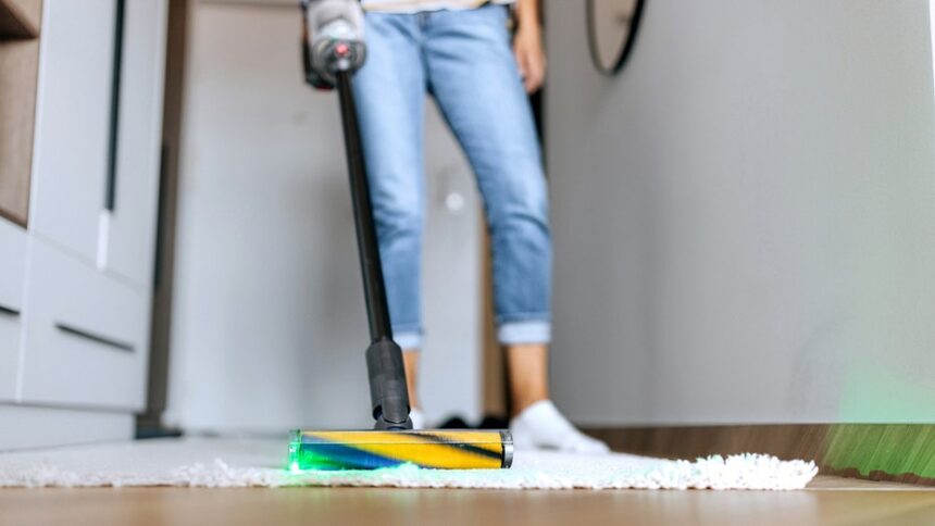 This $200 cordless vacuum dropped to $140 on Amazon â over 10,000 sold last month